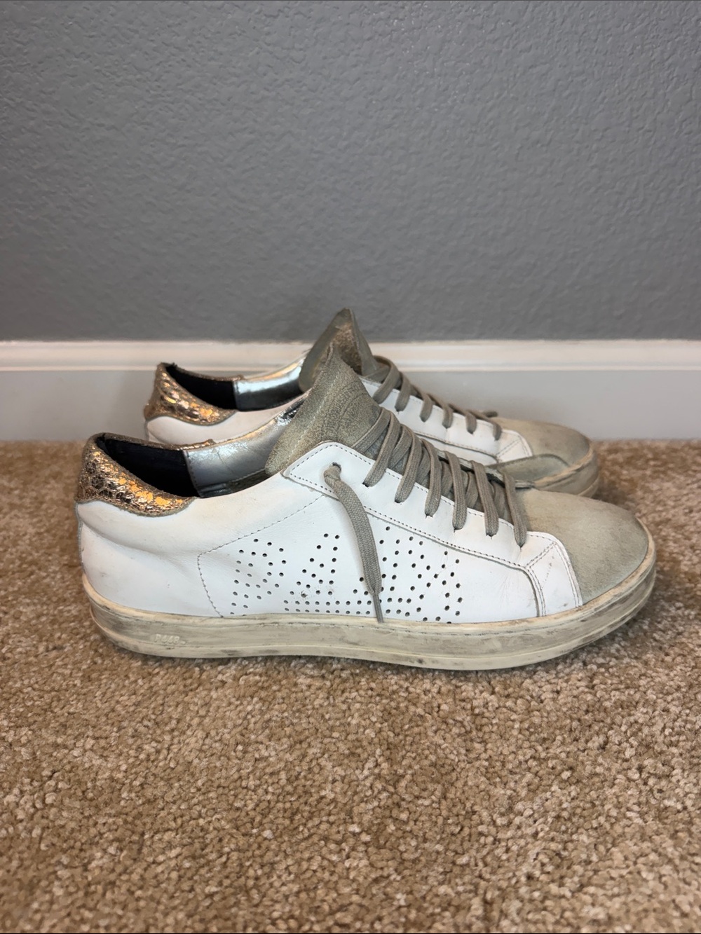 P448 John Low Top White Sneakers with Gold Heel Accent Size EU 38